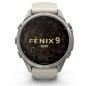 Garmin Fenix 9 Pro Titan mit Silikon-Armband Nebelgrau/Dunkler Sandstein 43 mm 010-04335-81
